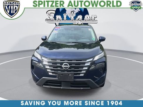 Used 2025 Nissan Rogue SV AWD/4WD image 3