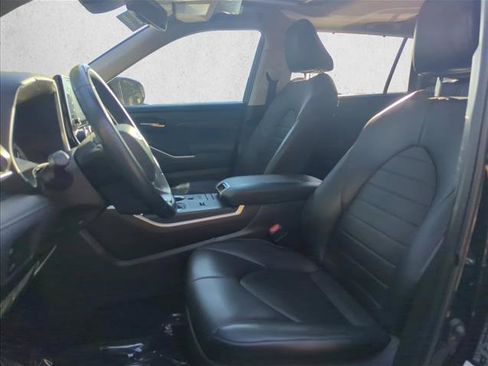 Used 2022 Toyota Highlander XLE image 17