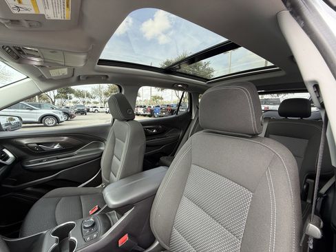 Used 2024 GMC Terrain SLE w/ Driver Convenience Package image 27