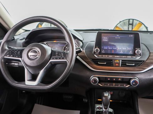 Used 2023 Nissan Altima 2.5 SV image 17