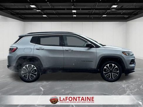 Used 2023 Jeep Compass Limited image 6