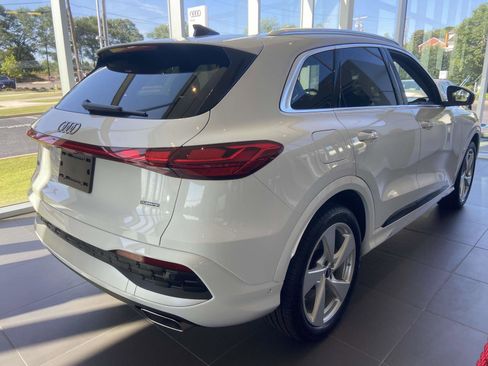 New 2025 Audi Q5 Prestige image 9