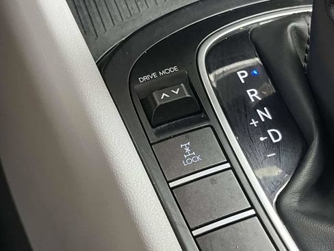 Used 2024 Hyundai Kona SEL AWD/4WD image 36