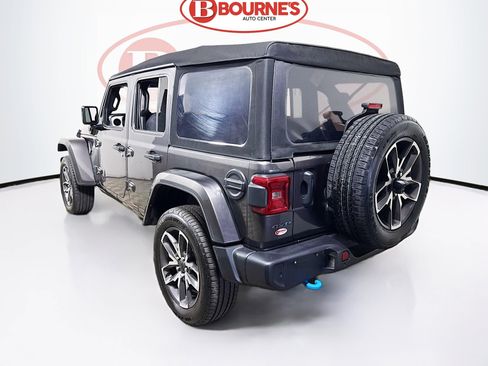 Used 2024 Jeep Wrangler Unlimited w/ Convenience Group AWD/4WD image 7