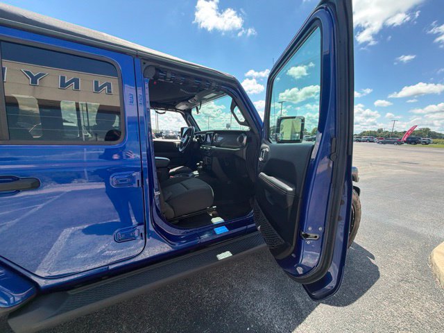 Used 2020 Jeep Wrangler Unlimited Sahara AWD/4WD image 20