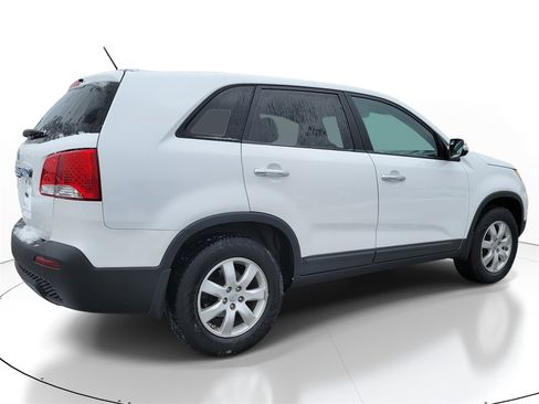 Used 2013 Kia Sorento LX w/ Value Pkg image 4