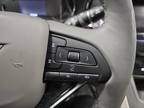 Used 2023 Cadillac XT6 Premium Luxury image 18