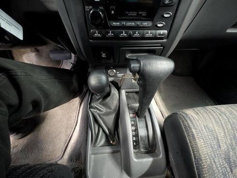 Used 2000 Nissan Frontier 4x4 King Cab V6 image 33