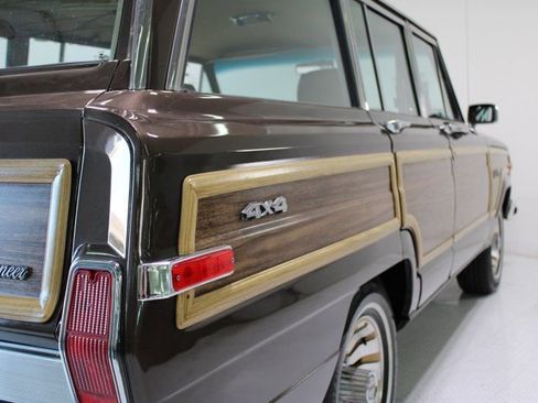 Used 1987 Jeep Grand Wagoneer image 18