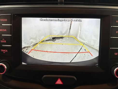 Used 2021 Kia Soul LX image 9