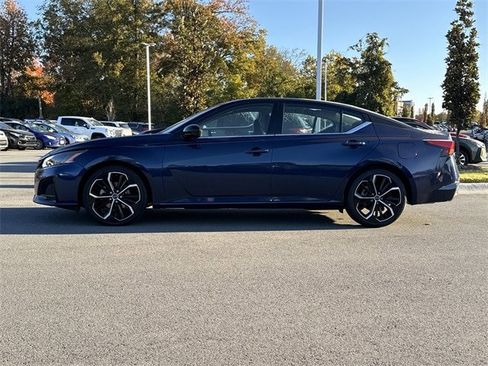 Used 2023 Nissan Altima 2.5 SR image 3