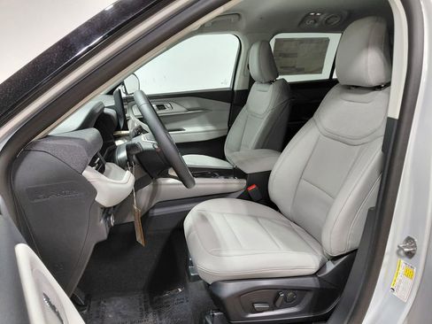 New 2026 Ford Explorer Active AWD/4WD image 3