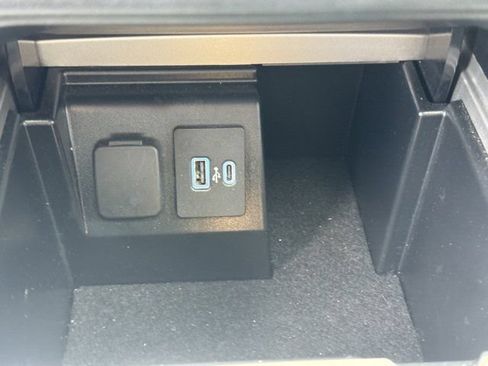 Used 2023 Ford Explorer Platinum w/ Technology Package AWD/4WD image 25