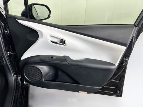 Used 2016 Toyota Prius Three Touring w/ Preferred Accessory Package FWD image 30