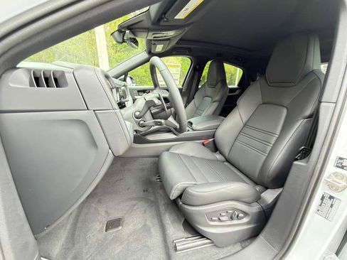 New 2026 Porsche Cayenne S image 5