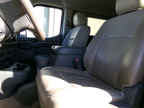 Used 2016 Nissan NV 3500 SL image 13