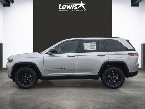New 2026 Jeep Grand Cherokee Altitude AWD/4WD image 2