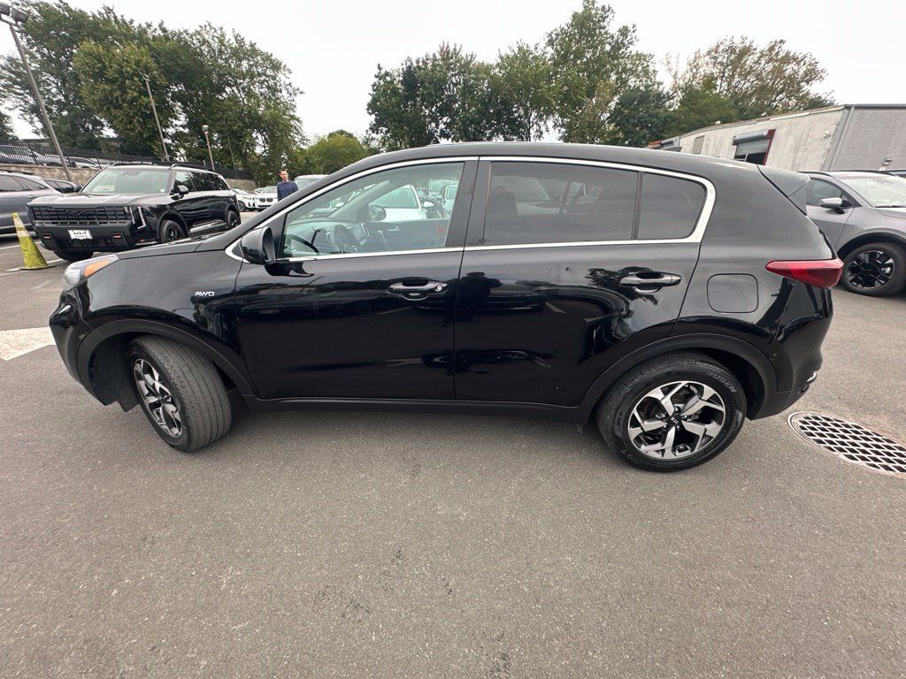 Used 2022 Kia Sportage LX AWD/4WD image 3