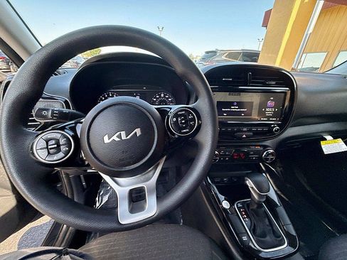 Used 2022 Kia Soul S FWD image 12