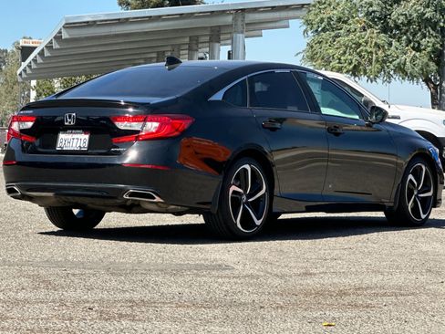 Used 2018 Honda Accord Sport image 4