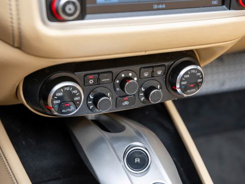 Certified 2016 Ferrari California T image 29