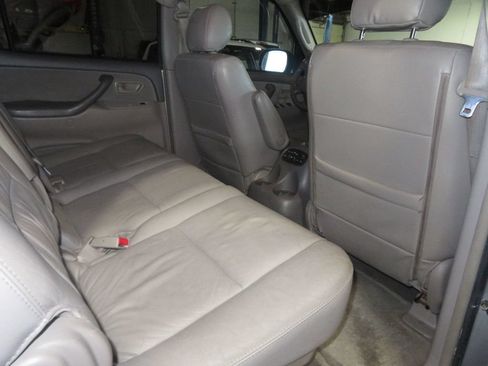 Used 2006 Toyota Sequoia SR5 AWD/4WD image 33