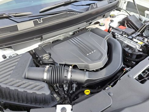 Certified 2025 GMC Acadia AT4 image 24