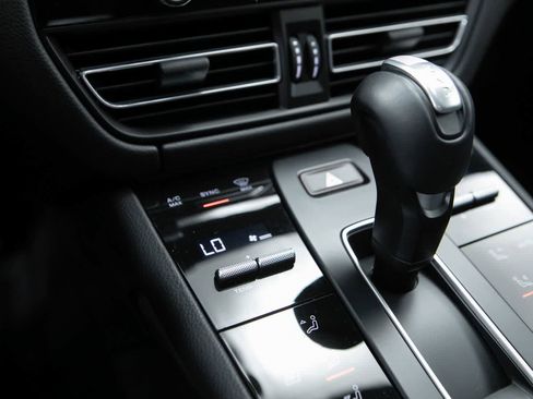 Certified 2026 Porsche Macan AWD/4WD image 29