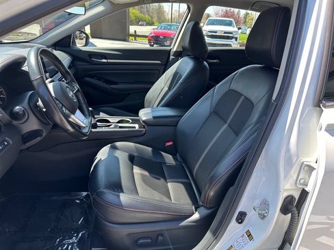 Used 2024 Nissan Altima 2.5 SR FWD image 13