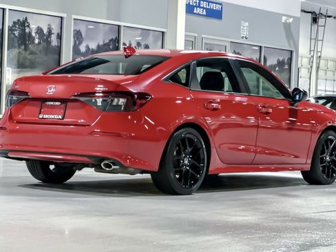 Used 2025 Honda Civic Sport image 9