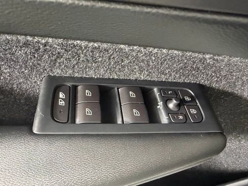 Used 2019 Volvo XC40 T5 R-Design AWD/4WD image 19