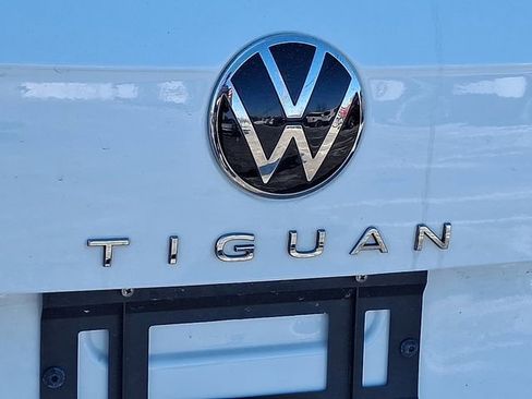 Used 2022 Volkswagen Tiguan SE w/ Panoramic Sunroof Package image 33