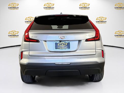 Used 2024 Cadillac XT4 Luxury w/ Cold Weather Package FWD image 7