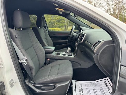 Used 2019 Jeep Grand Cherokee Laredo image 17