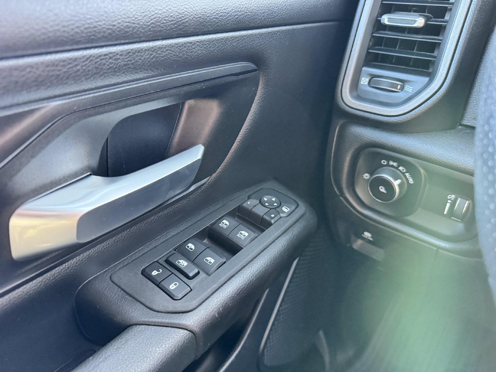 Used 2025 RAM 1500 Tradesman AWD/4WD image 12