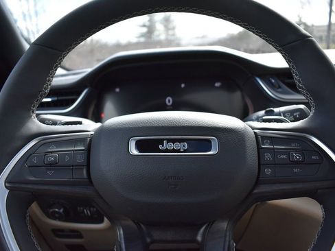 Used 2024 Jeep Grand Cherokee L Limited image 18