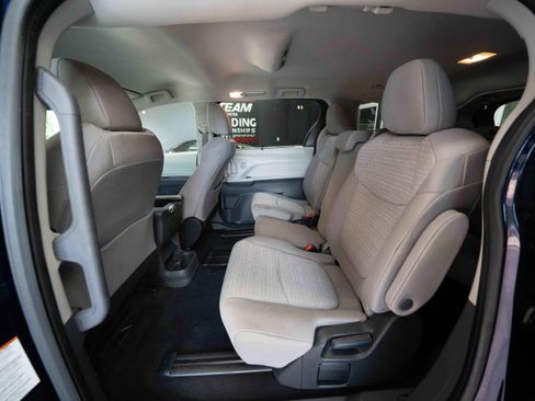 Used 2022 Toyota Sienna LE AWD/4WD image 23