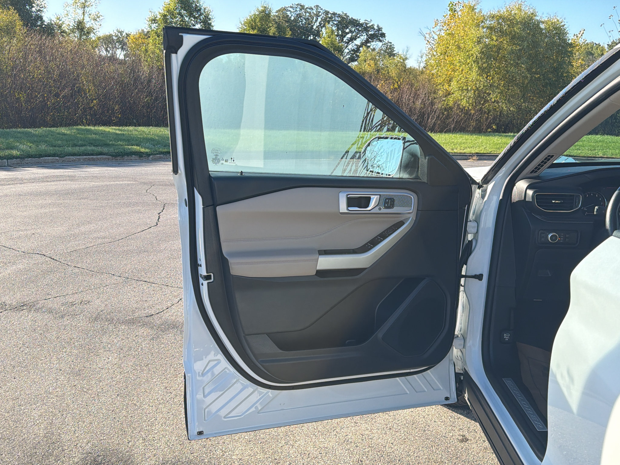 Used 2022 Ford Explorer Limited AWD/4WD image 10