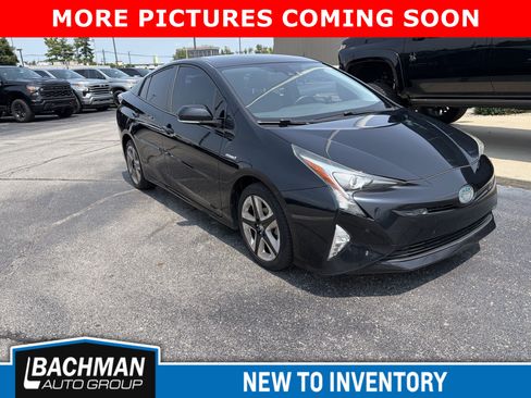 Used 2016 Toyota Prius Four Touring w/ Premium Convenience Package FWD image 2