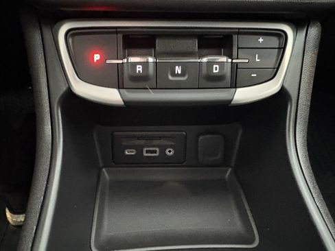 Used 2024 GMC Terrain SLT w/ Infotainment Package II image 24