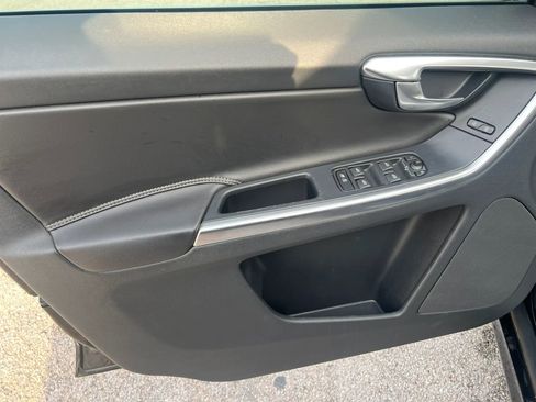 Used 2014 Volvo XC60 T6 R-Design image 22