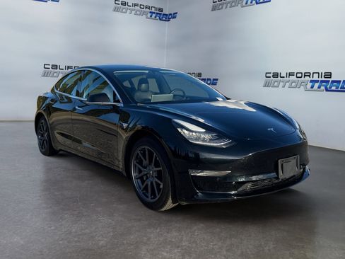 Used 2020 Tesla Model 3 Standard Range Plus image 3