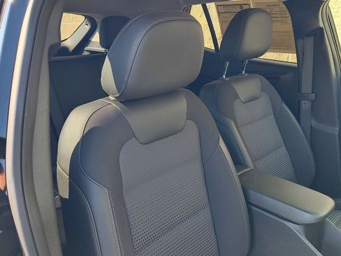 Used 2024 Chevrolet Trax LT w/ Sunroof Package FWD image 10
