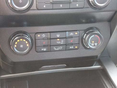 Used 2020 Ford F150 XLT w/ Equipment Group 302A Luxury AWD/4WD image 17