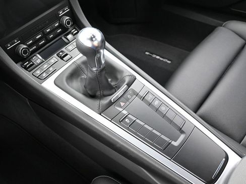 Used 2025 Porsche 718 Cayman image 23