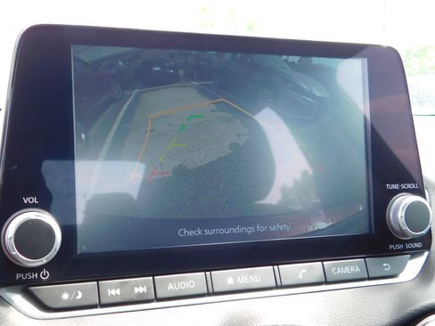 Used 2025 Nissan Sentra SV FWD image 16