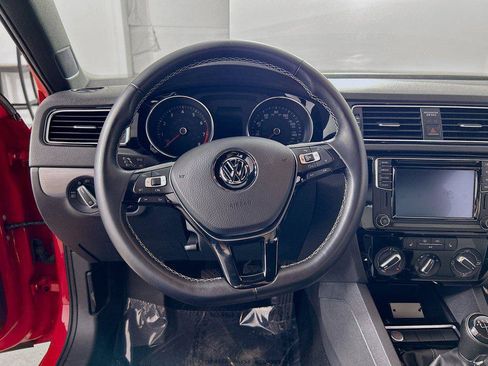 Used 2016 Volkswagen Jetta Sport FWD image 11