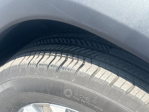 Certified 2025 Chevrolet Equinox LT w/ Convenience Package II AWD/4WD image 9
