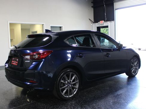 Used 2018 MAZDA MAZDA3 Touring image 3