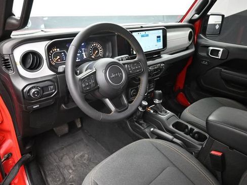 Used 2024 Jeep Gladiator Sport AWD/4WD image 12